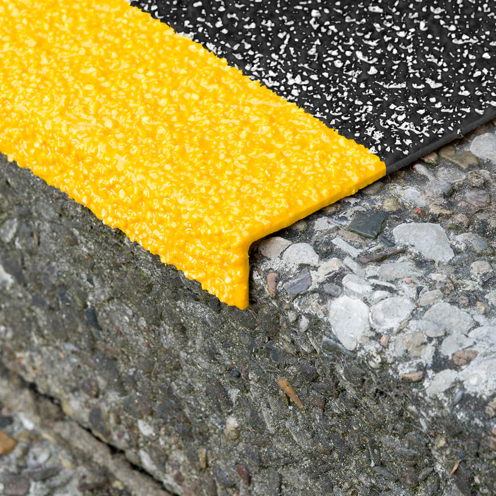 aavd-treppenkantenprofil-industair-xl-gs-r-13-100-x-23-x-3-cm-selbstkl-praxis-detail.jpg